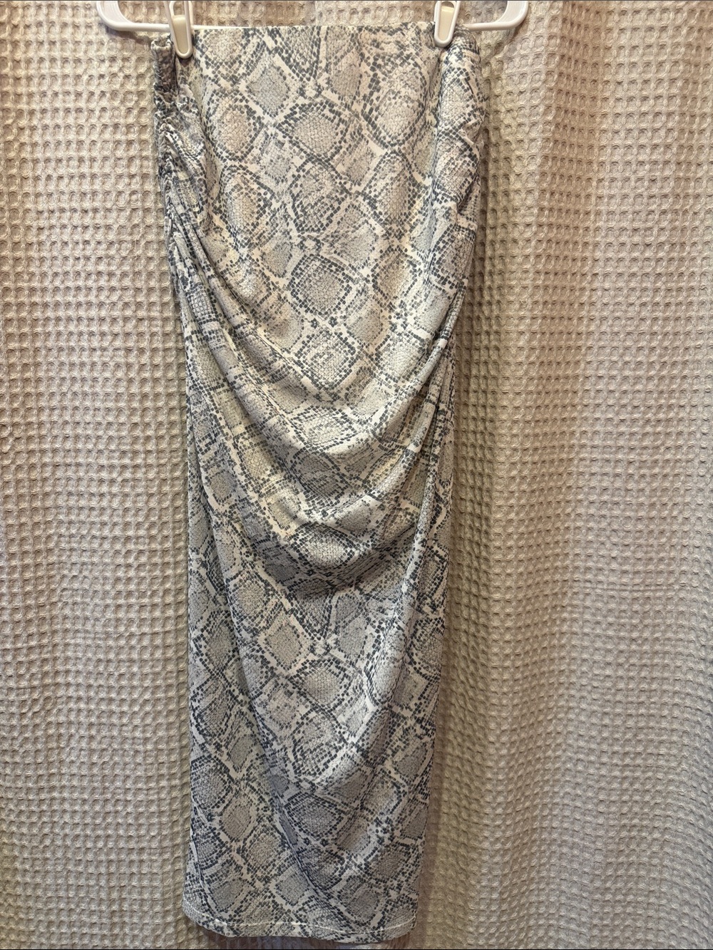 ⚜️ LOFT Versa Ivory and Grey Snake-Print Pencil Skirt with Cinched sides sz S